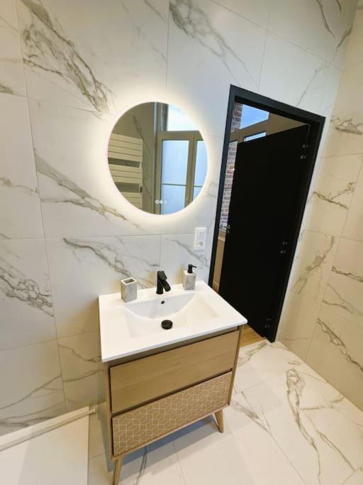 אמיינס Spacious & Luxuary Studio מראה חיצוני תמונה