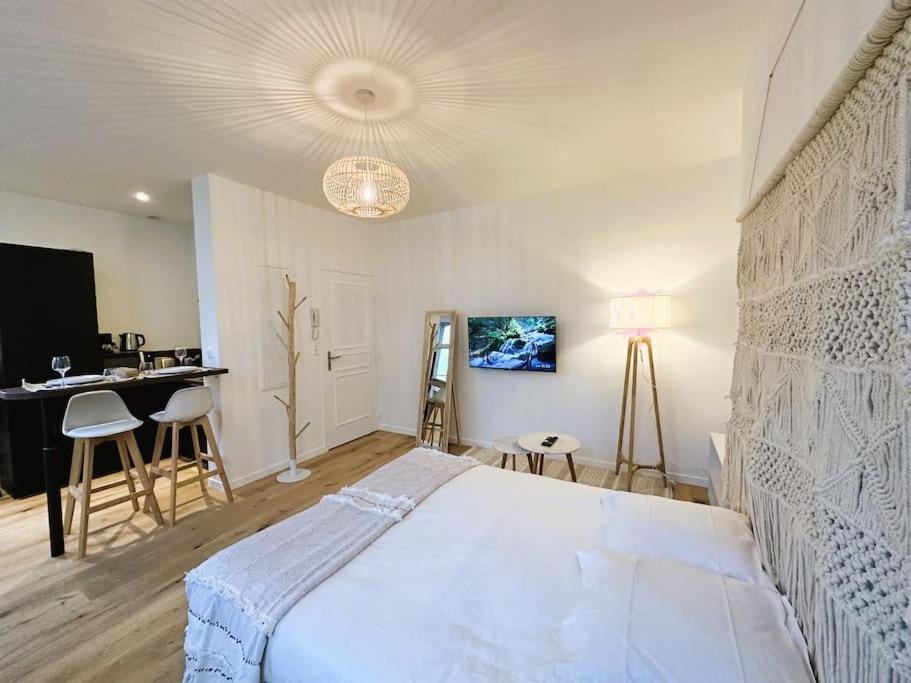 אמיינס Spacious & Luxuary Studio מראה חיצוני תמונה